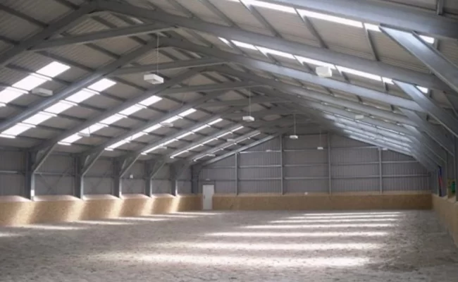 riding-arena-in-hull-1 An agricultural equestrian steel framed building designed and supplied by Springfield Steel Buildings for a riding arena.